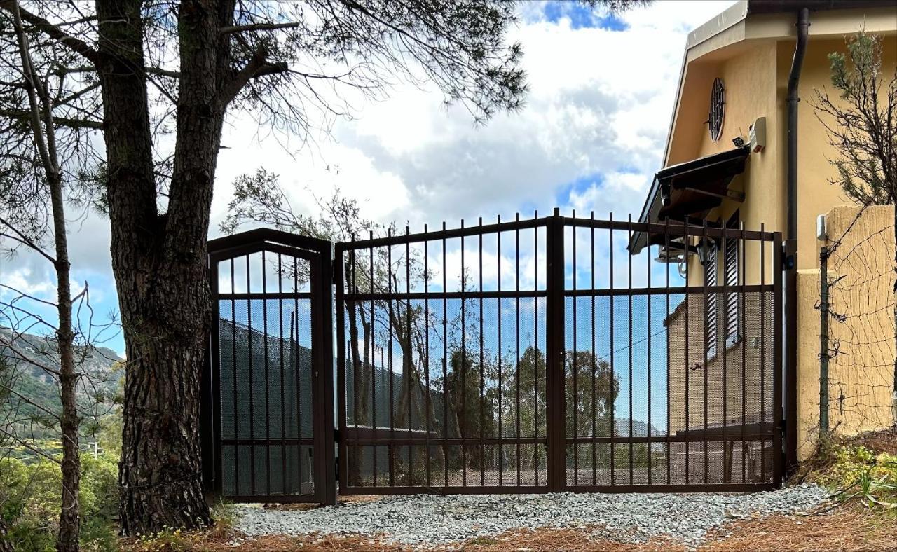 Villa Sureu Solanas  Luaran gambar